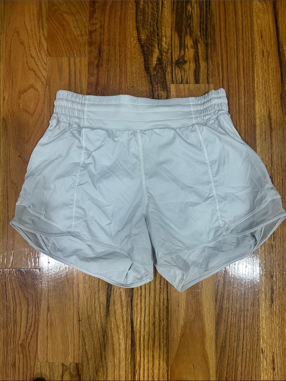 lululemon athletica light gray Women's Athletic Shorts
